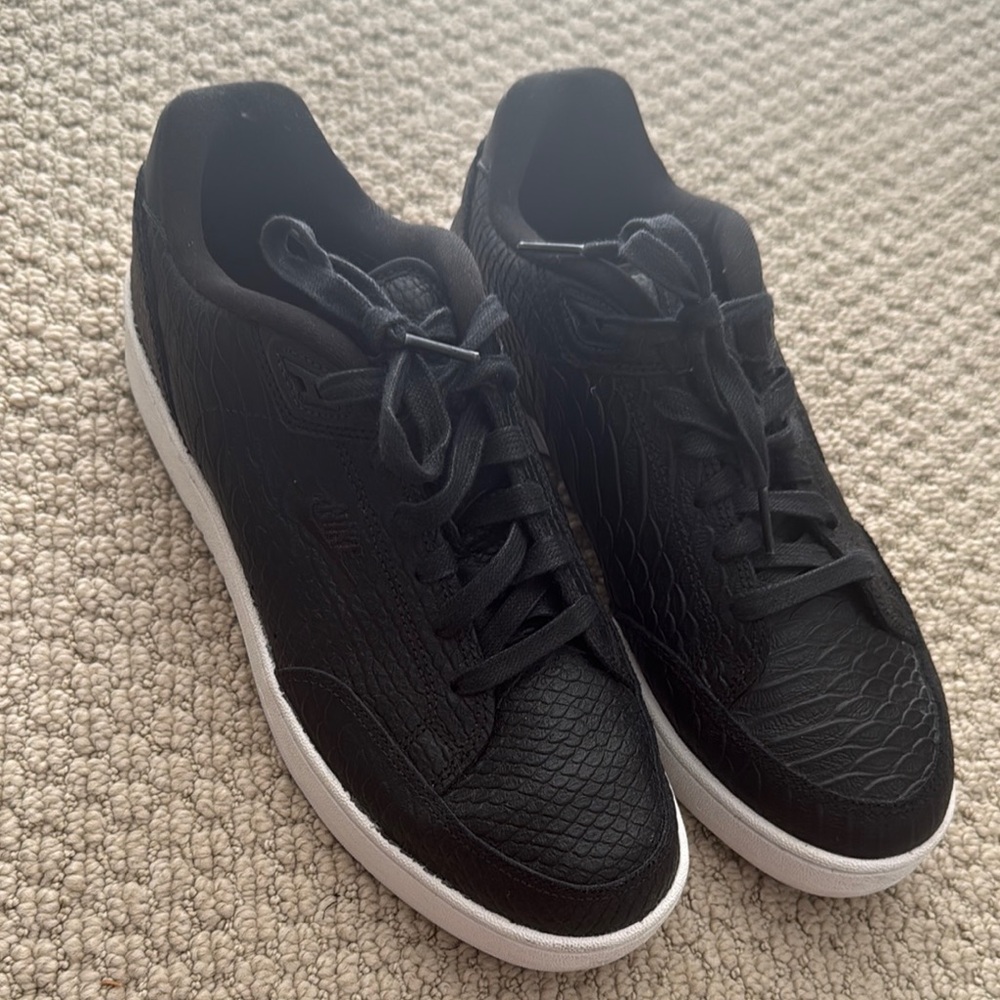 Nike Black Low-Top Black Leather Animal Print Sneakers with Textured Upper
